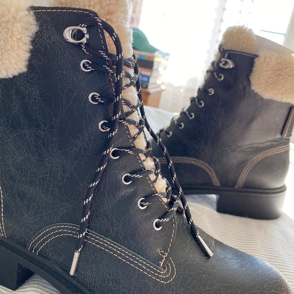 Size 10 Coach Lorimer Bootie w Shearling - Picture 7 of 16